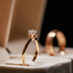 Why Are Moss Agate Engagement Rings Gaining Popularity?